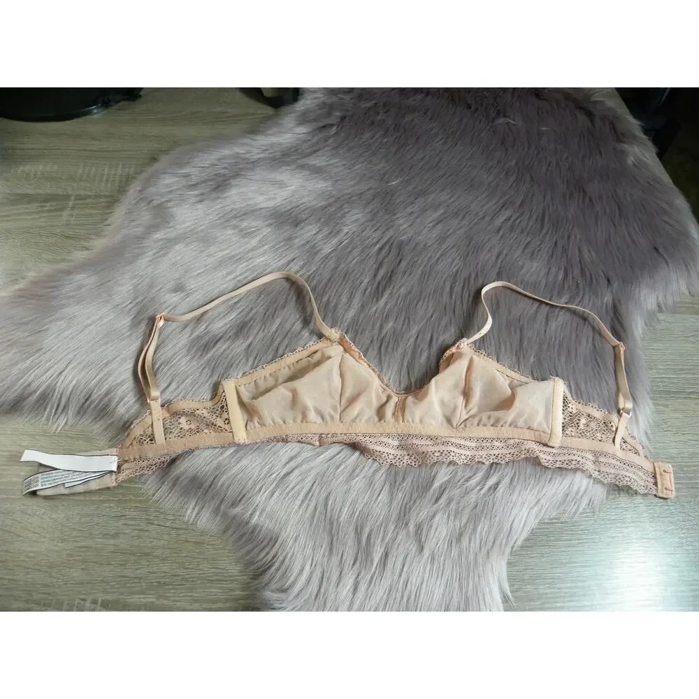 Victoria's Secret bralette brasier XS peach color lace material